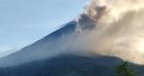 Gunung Karangetang Muntahkan Awan Panas, Warga Diimbau Waspada - JPNN.com