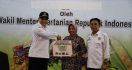 Wamentan Harvick Serahkan Bantuan Alsintan untuk Gejot Produksi Pertanian di Purworejo - JPNN.com