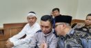 Dedi Mulyadi Dampingi Ayah Pegi Setiawan di Sidang Praperadilan - JPNN.com