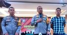 2 Orang Ditetapkan Tersangka Setelah Merusak Mobil Polisi Saat Demo Tolak RUU Pilkada - JPNN.com