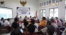 Antisipasi Dampak Perubahan Iklim, FHUP Edukasi Masyarakat Pesisir - JPNN.com