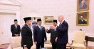 Momen Seskab Teddy Dampingi Presiden Prabowo Temui Presiden Joe Biden di Gedung Putih - JPNN.com