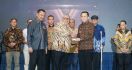 Pj Gubernur Agus Fatoni Terima Anugerah Sahabat Pers Award dari SPS Sumut - JPNN.com