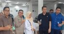 Menindaklanjuti Laporan Masyarakat, DPRD Palembang Sidak Gudang Daviena Skincare - JPNN.com