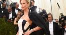 Charlize Theron: Beradegan Dewasa dengan Wanita Itu Mudah - JPNN.com