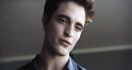 Cerita Robert Pattinson Hampir Didepak dari Twilight karena Terlalu Galau - JPNN.com