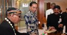 Pak Jokowi Bakal Hibahkan Lima Keris ke Museum di Solo - JPNN.com