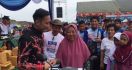 Wah, Mas Ibas Gelar Lomba Panjat Pinang - JPNN.com