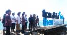 Salahi Aturan, Reklame Traveloka di Pantai Sanur Dibongkar - JPNN.com