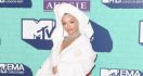 Gaun Mandi Rita Ora Hebohkan MTV EMAs 2017 - JPNN.com