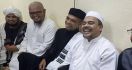 Saling Senyum, Ustaz Abdul Somad Temui Habib Rizieq Shihab - JPNN.com