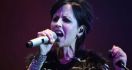 Kisah Kelam di Balik Lagu Terbaik Dolores O'Riordan - JPNN.com