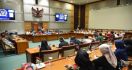 DPR: Kemenag Cukup Cabut Izin Penerimaan Jemaah Umrah Baru - JPNN.com