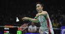 Lewati 3 Pemain Eropa, Kento Momota Tiba di Perempat Final - JPNN.com