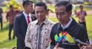 Jaket Baru Jokowi Boleh Juga, Bagi-Bagi, Pak! - JPNN.com