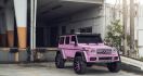 Nikmati Kecantikan Mercedes G-Wagen Berkelir Pink - JPNN.com