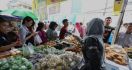 Menikmati Takjil di Pasar Benhil - JPNN.com