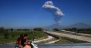 Awan Melintang di Atas Gunung Merapi, Harap Tenang - JPNN.com