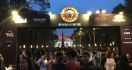 Ribuan Penggemar Guns N’ Roses Padati Stadion GBK - JPNN.com