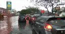 4 Cara Menerobos Banjir Agar Mobil Tidak Water Hammer - JPNN.com