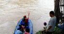 Bocah 5 Tahun Hanyut Saat Mandi di Sungai Ketahun - JPNN.com