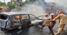 Mobil Pelangsir BBM Bersubsidi Terbakar di Depan Rumdin Danlanal Bengkulu - JPNN.com