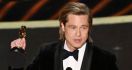 Brad Pitt Akhirnya Bawa Pulang Penghargaan Oscar - JPNN.com