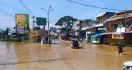 Satu Orang Meninggal saat Banjir Melanda Bandung - JPNN.com