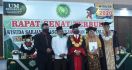 Kisah Haru: Cerita Orang Tua yang Gantikan Anaknya Wisuda - JPNN.com