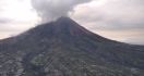 Terpantau Banyak Longsoran Baru di Puncak Gunung Merapi - JPNN.com