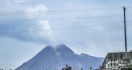 Gunung Merapi Keluarkan Asap, Sangat Jelas - JPNN.com