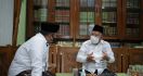 Ulama Karismatik Terharu Dikunjungi Menag Gus Yaqut, Sampaikan Nasihat Penting - JPNN.com