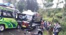 Bus 'Adu Banteng' di Garut, Banyak Korban - JPNN.com