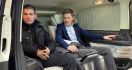 Pamer Interior Mobil, Khabib Nurmagomedov Cari Kenyamanan Saat Macet - JPNN.com