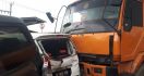 Rem Blong, Truk Kontainer Meluncur di Flyover Cipendawa, Empat Mobil Ringsek - JPNN.com