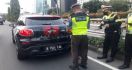 Viral Pengemudi Mini Cooper Ikut Rombongan Ma'ruf Amin, Ternyata Ini Alasannya - JPNN.com