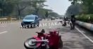 Nmax Tabrak Moge di Jakpus, 3 Orang Terkapar - JPNN.com