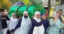 11 Warga Meninggal, Para Ibu pun Menggotong Keranda Jenazah - JPNN.com