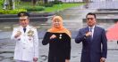 Antarkan Jatim Jadi Provinsi Terbaik Nasional, Khofifah Diganjar Satyalancana - JPNN.com Jatim