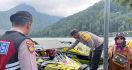 2 Speedboat di Telaga Sarangan Tabrakan, Pengemudi Tercebur Alami Luka-Luka - JPNN.com Jatim