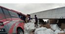 Bus Rombongan Pelajar SMP Asal Bogor Tabrak Truk di Tol Pandaan-Malang, 4 Orang Tewas - JPNN.com Jatim