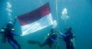 Bendera Merah Putih Berkibar di Bawah Laut Wakatobi - JPNN.com