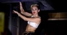 Ajang Kenakalan Lady Gaga dan Miley Cyrus - JPNN.com