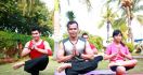 Vinyasa Yoga Cocok bagi yang Puasa - JPNN.com