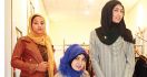 Hijabers Bermain Padu Padan Baju Second - JPNN.com
