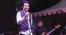 Klip Jangan Cintai Aku Apa Adanya, Tulus Jadi Badut - JPNN.com