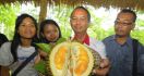 Bikin Ngiler...Pesta Durian Merah, Gratis - JPNN.com