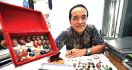 Bambang Sugianto yang 32 Tahun Mengoleksi Batu Akik, Awalnya Kalimaya Sang Ayah - JPNN.com