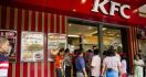 Remaja di Bawah 18 Tahun Dilarang Makan di KFC dan McD - JPNN.com