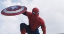 Menegangkan! Spider Man Rebut Perisai Captain America - JPNN.com